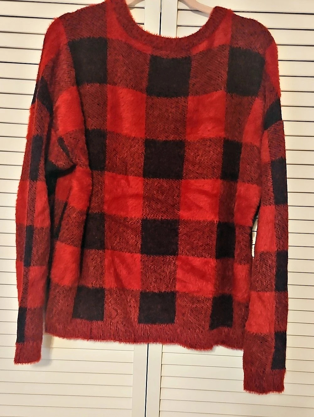 Cyrus Buffalo Plaid Fuzzy Crewneck Sweater Checkered Sweater in Red & Black Size - Picture 2 of 3
